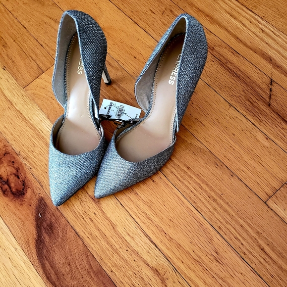 NWTs express metallic silver d'orsay pumps - Picture 2 of 8